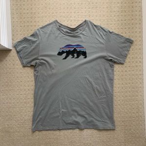 Patagonia Short Sleeve Shirt w/ Bear Graphic - Grey - Size XL